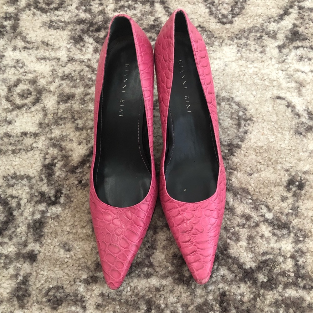 Faux Croc Textured Hot Pink Pointy Pumps